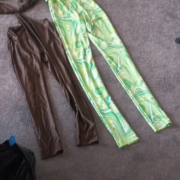 Pair of jump suits - Picture 2 of 8